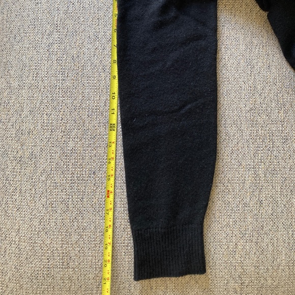 Theory 100% Cashmere V-Neck Sweater in Black size M - Picture 9 of 9